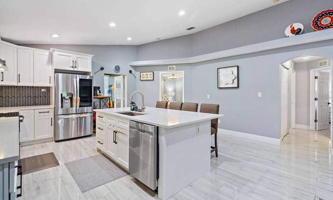 Pinellas Park House | 76th Av Pinellas Park Centralized & Spacious House