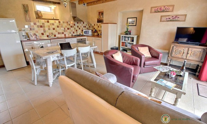 Langoat House | 79 m² Gîte ∙ 3 bedrooms ∙ 6 guests