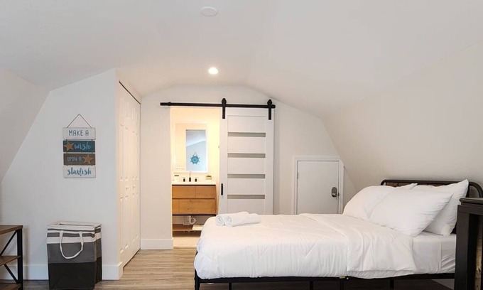 Clearwater Cabin | #79 The Summer Loft by Joyful Moments Vacations