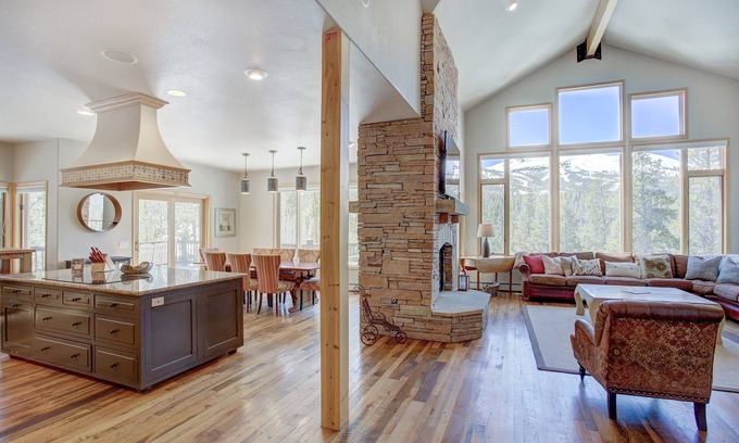 Warrior's Mark West House | ⭐️ 7Bd Ski-In/Out PrivateHotTub Winter Ski/Town Shuttle Big Views 4 Kings Views!