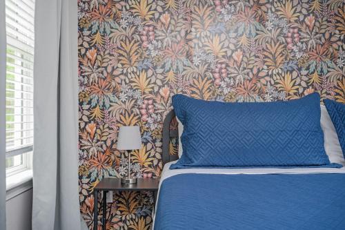Church Street House | 7BR - Family Friendly Stay - 10 mins from Airport