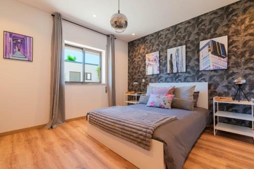 Santo Antonio dos Olivais House | 7Min to Uni Sé-Velha - AC - Work Desk - 300MBs WiFi - Suite 2