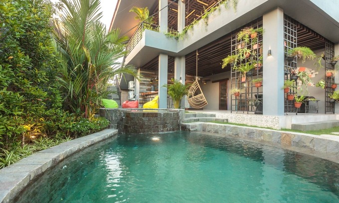 Seminyak Villa | 7Room Villa in central Seminyak | Private Pool & 7BR