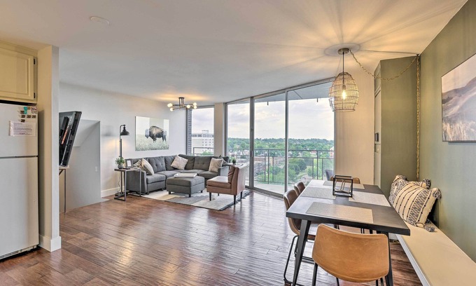 Downtown Omaha Condo | 7th-Floor Omaha Condo w/Balcony & Park Views