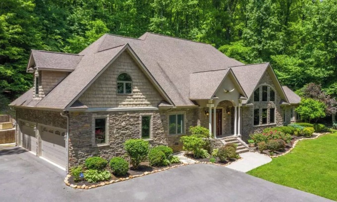 Wears Valley Cabin | 8,000 Sq Ft I Fitness Center I Cinema I Large Arcade I Games I Pinball IGorgeous
