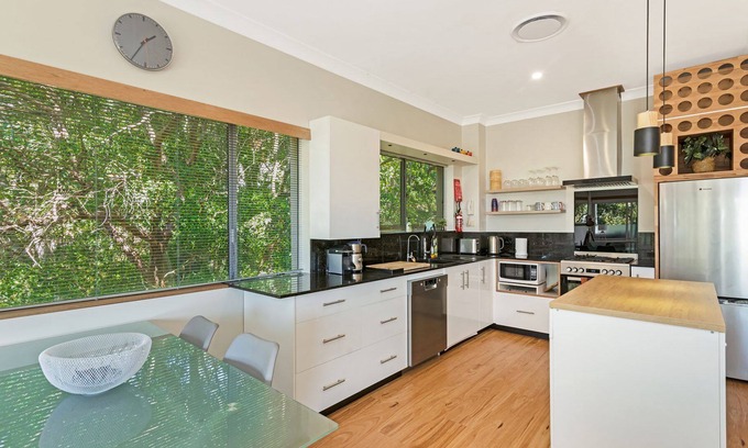 Currumbin Apartment | 8/24 Panorama Drive - Modern unit set amongst the trees with beach views