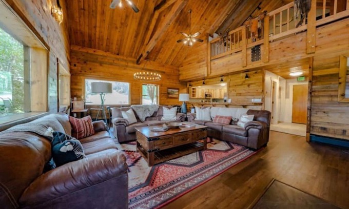 Clark Cabin | 8 bedroom, 10 bathroom lodge perfect for groups, weddings, family reunions