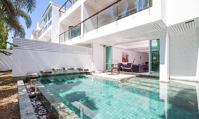 Kathu House | 8 bedroom, 19 people. 2 pools,2 kitchens & lounges