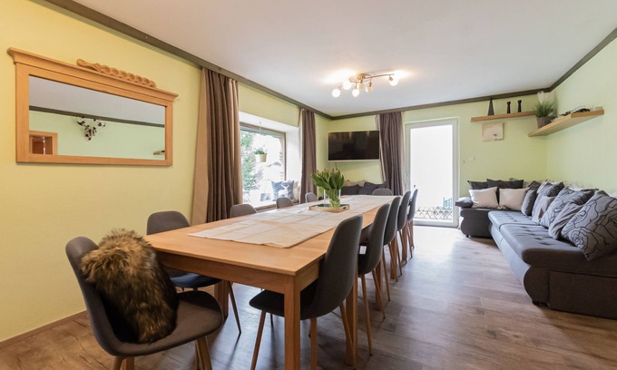 Fusch an der Grossglocknerstrasse Ski Chalet | 8 Bedroom Self Catered Chalet