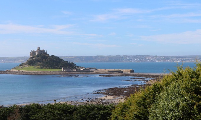 Newlyn Cottage | 8 BOWJEY TERRACE, family friendly, country holiday cottage in Newlyn