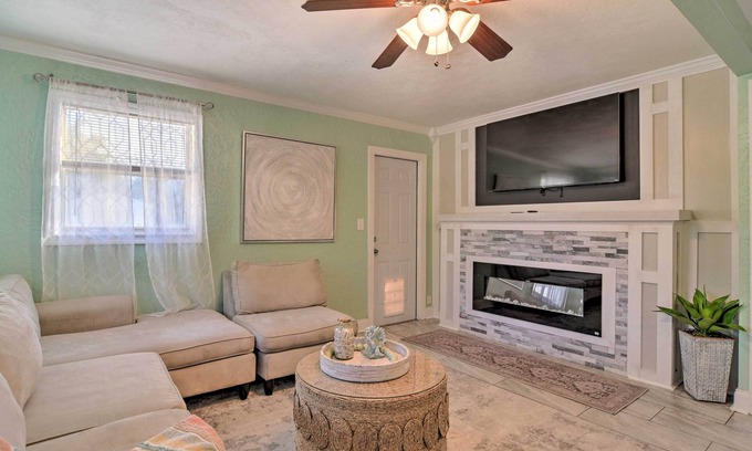 St. Petersburg - Clearwater House | 8 Mi to Beach: Family-Friendly, Pastel Gem!