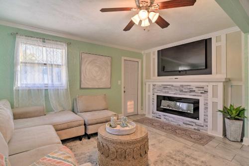 St. Petersburg - Clearwater House | 8 Mi to Beach Family-Friendly, Pastel Gem!
