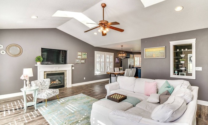 Pleasant Valley House | 8 Mi to Dtwn Vancouver: PNW Getaway!