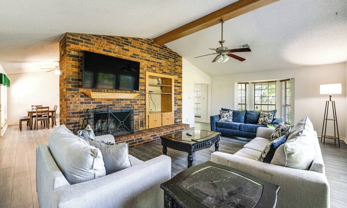 Cross Roads House | 8 Mi to Lewisville Lake: Peaceful Countryside Home