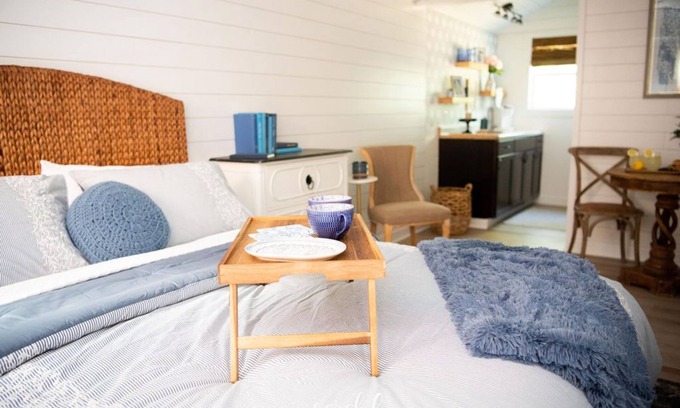 Swansboro Cottage | 8 miles to Emerald Isle 4 miles to the boat ramp Lots of room for any size boat