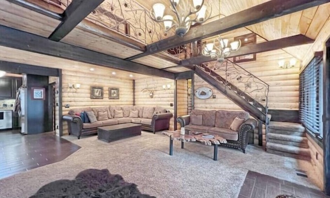 Wrightwood Cabin | 8 min walk to village,Cozy, heater,A.C, fireplace, 5 min drive to mountain high