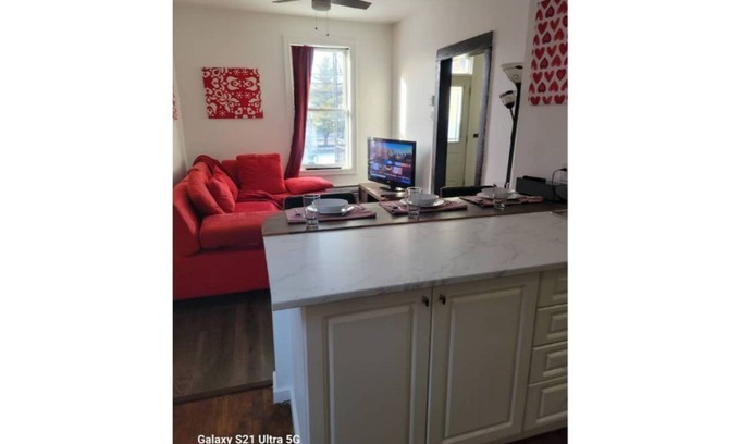 Montreal Apartment | 8 minutes from Airport