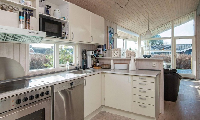 Pøt Strandby House | 8 person holiday home in Juelsminde