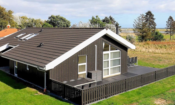 Hou House | 8 person holiday home in Hals