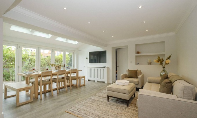 Thorpeness Cottage | 8 Sanctuary - sleeps 12 guests in 6 bedrooms