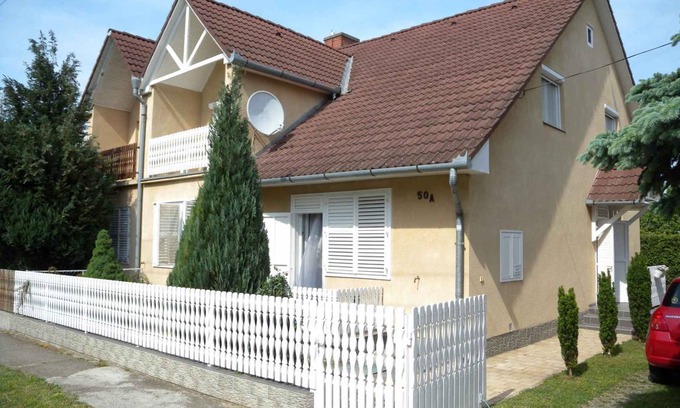 Balatonkeresztur Apartment | 80 m² Apartment ∙ 3 bedrooms ∙ 7 guests