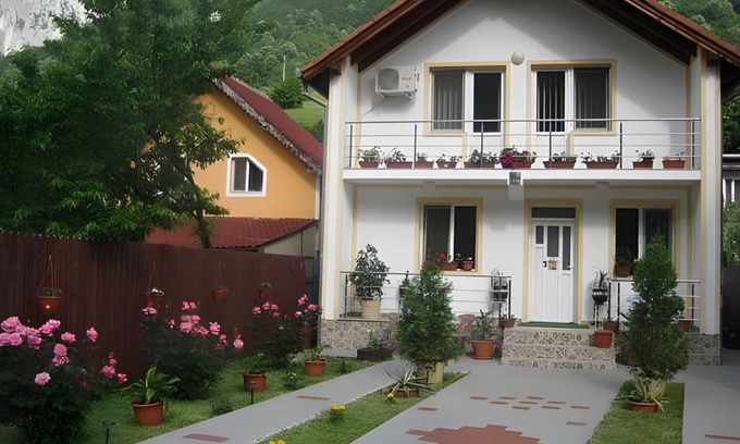 Baile Herculane Bed & Breakfast | 80 m² Bed and breakfast ∙ 5 bedrooms ∙ 10 guests