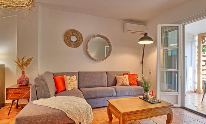 Orient Bay House | 80 m² House ∙ 2 bedrooms ∙ 7 guests
