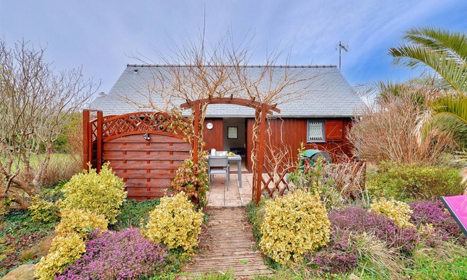 Loctudy Ski Chalet | 800m from the beach, quiet chalet for 4