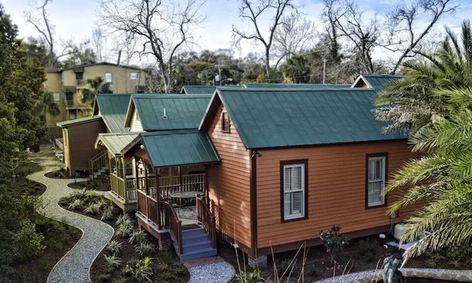 Brunswick House | 804B - One Bedroom Charming Loft w/ Roof Deck Overlooking City