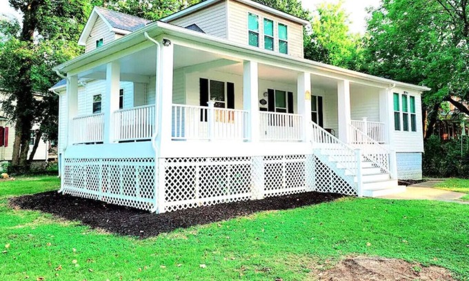 Baltimore House | 81) Entire 5 Bedroom Home with a Gameroom!
