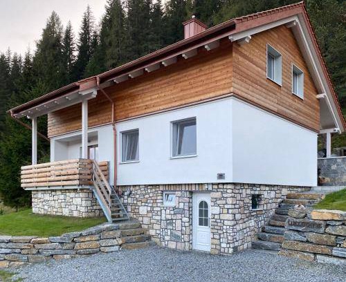 Gloednitz Apartment | 82 m² Apartment ∙ 3 bedrooms ∙ 8 guests