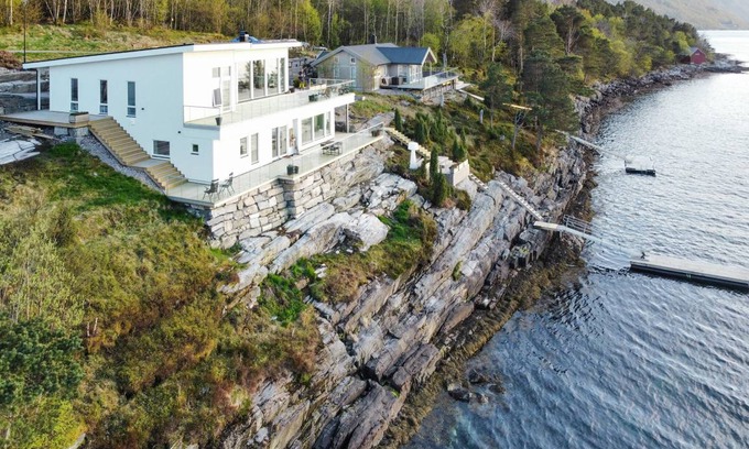 Eidsvag Apartment | 84 m² Apartment ∙ 2 bedrooms ∙ 5 guests
