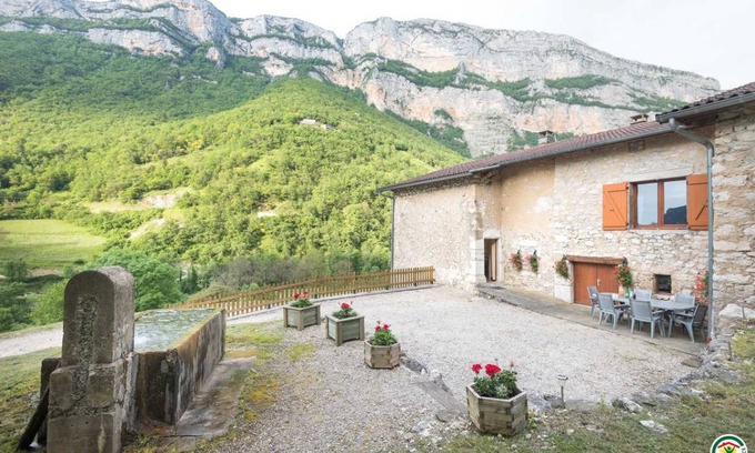 Echevis House | 85 m² Gîte ∙ 3 bedrooms ∙ 6 guests