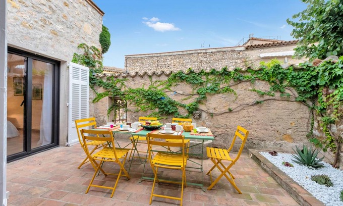 Mougins Town Centre House | 85 m² House ∙ 3 bedrooms ∙ 6 guests