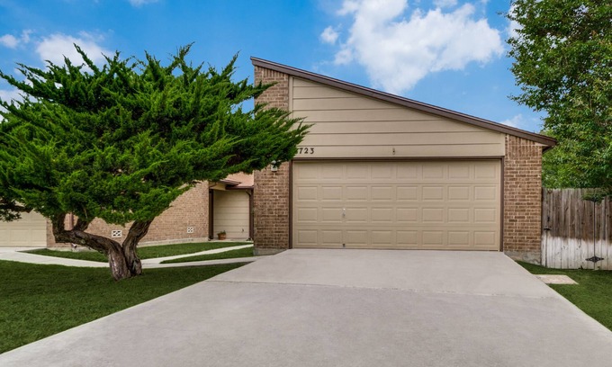 San Antonio House | 8721 Welles Harbor