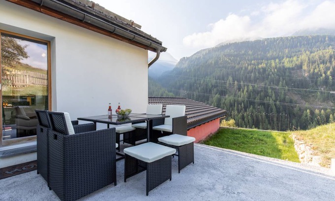 Ardez Apartment | 88 m² Apartment ∙ 3 bedrooms ∙ 5 guests