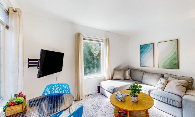 Federal Way House | 88 m² House ∙ 2 bedrooms ∙ 4 guests