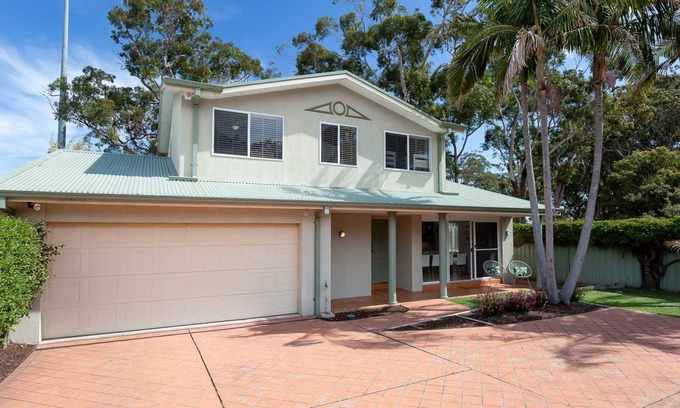Salamander Bay House | 8a Foreshore Drive Ducted Air and Boat Parking