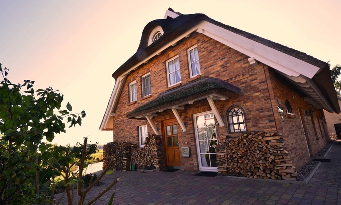 Gross Zicker Apartment | 8a Reet-house part Sonnenkliff OG 3 bedrooms - Thatched-roof vacation apartments 8 Kröning