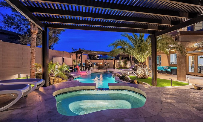 Terramar House | 8BR/5.5BA Luxury Retreat w/4 En-Suites, HEATED Pool, Hot Tub,Billiards & Arcades