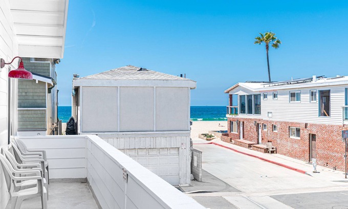 West Newport Condo | 8BR Getaway One House from Beach | Beautiful Ocean Views & XL Patio!