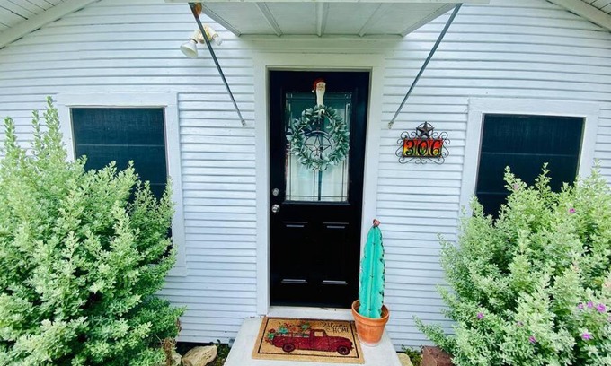 Bandera House | 8th St. Cowboy Haus I Biker Friendly I River