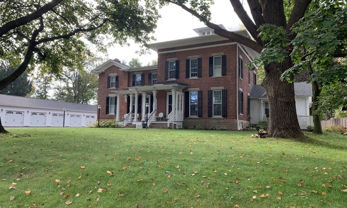 Rochester Apartment | #9 Beautiful studio, full kitchen near 590/490