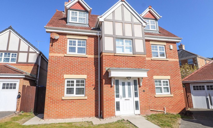 Rhos on Sea Cottage | 9 BECKETT CLOSE, pet friendly, country holiday cottage in Colwyn Bay