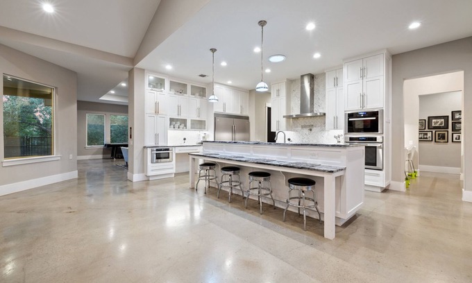 Lakeway House | 9 Bed, Fully Furnished, Accessible, Swimming Pool & Hot Tub, treehouse on acre.