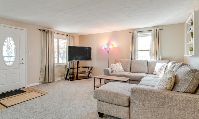 Cheektowaga House | 9 Mi to Dtwn Buffalo Family Escape with Fenced Yard