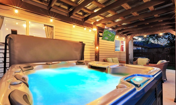 West San Antonio House | 9 min Lackland AFB BMT HotTub Game Room Bocce Ball