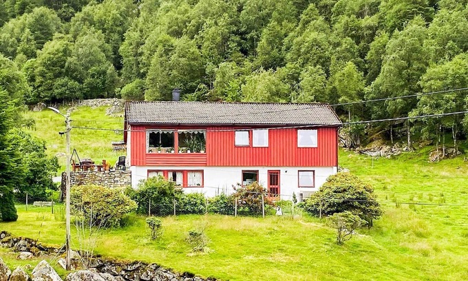 Vinnes House | 9 person holiday home in Reksteren