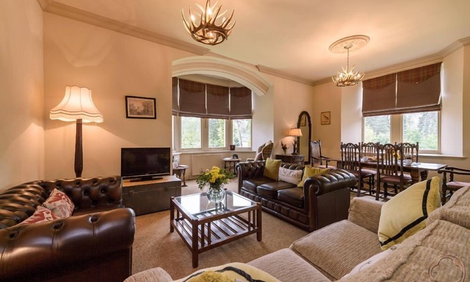 Fort Augustus Cottage | 9 THE MONASTERY WITH LOCH NESS VIEWS - sleeps 4 guests in 2 bedrooms