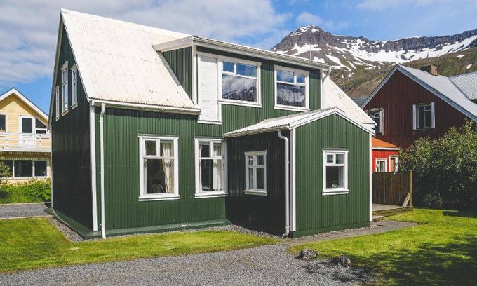 Seydisfjordur Apartment | 90 m² Apartment ∙ 2 bedrooms ∙ 10 guests